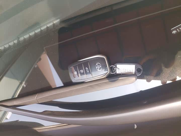 Toyota Venza 2023 2023款 2.0L CVT两驱尊贵版