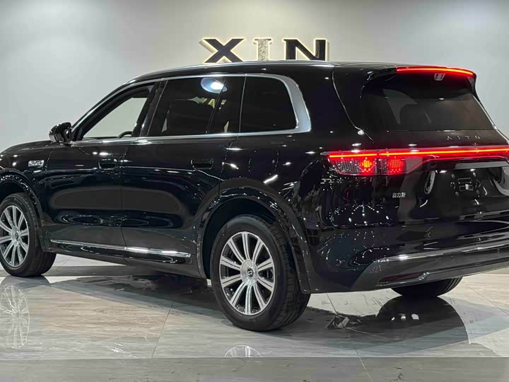 Aito M8 2025 2025款 增程 Max+版 53.4kWh 6座版