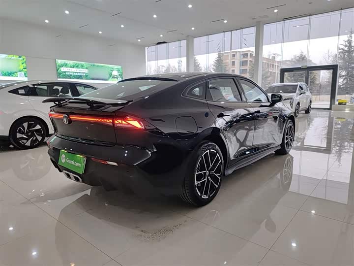 Changan UNI-V Hybrid 2024 2024款 蓝鲸智电iDD 136km 智尊型