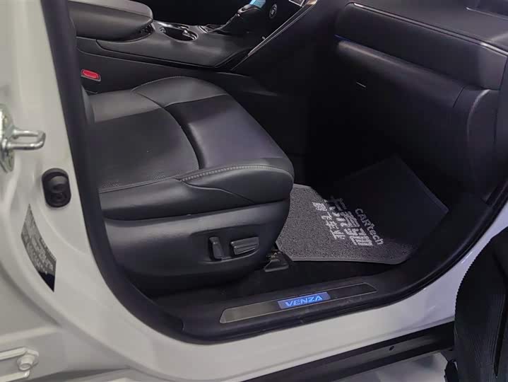 Toyota Venza 2023 2023款 2.0L CVT两驱尊贵版