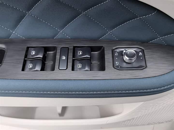 Ora Good Cat (03) 2023 2023款 401km标准续航 豪华型 磷酸铁锂