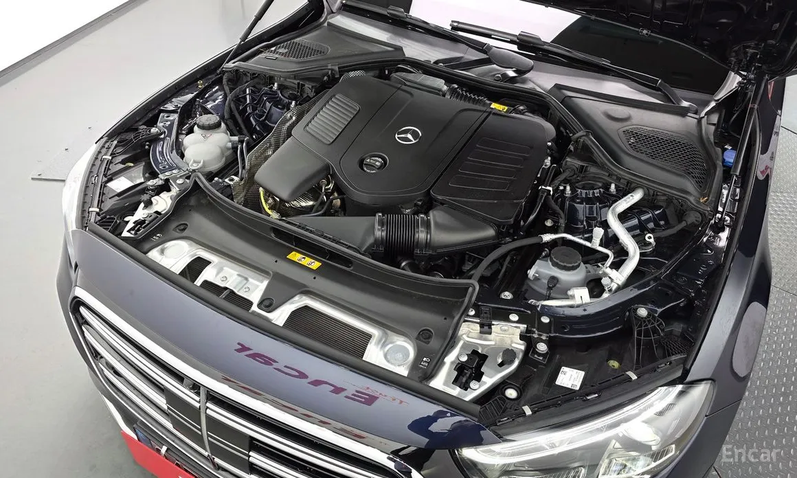 Mercedes-Benz E-Class 2024 E300 4MATIC Exclusive