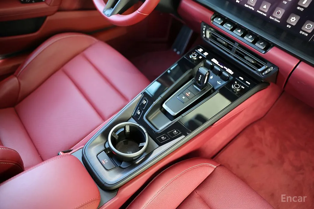 Porsche 911 2019 Carrera 4 GTS