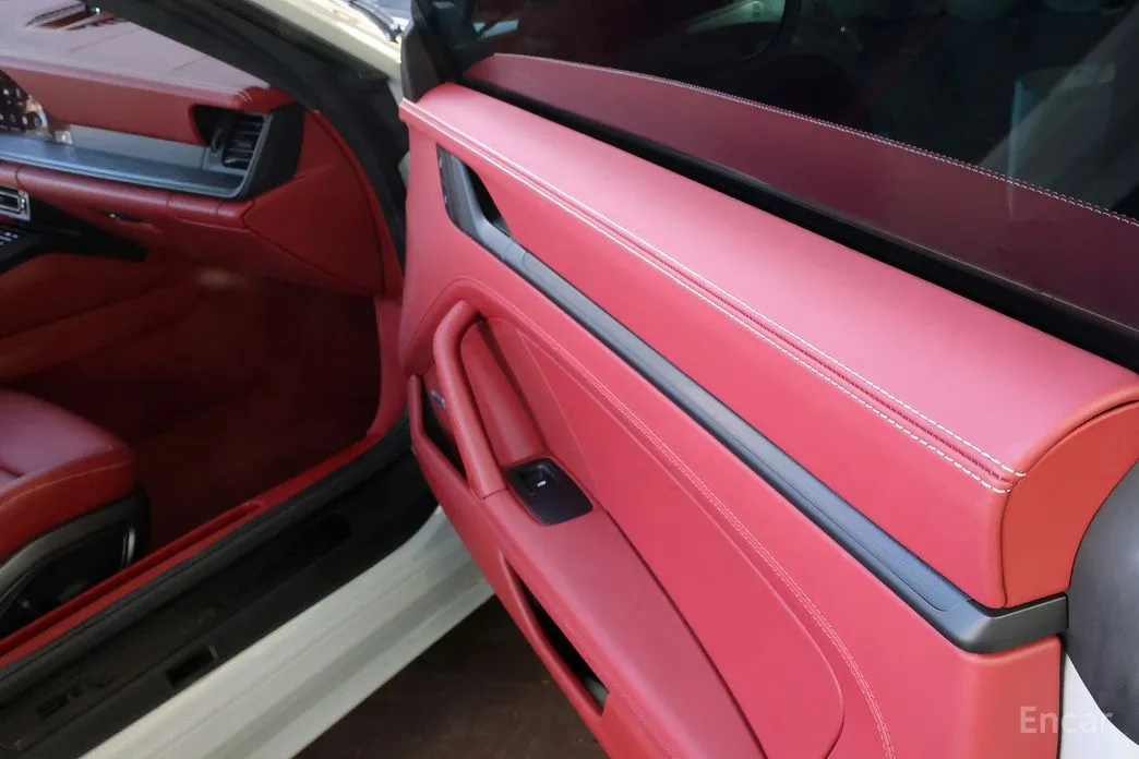 Porsche 911 2019 Carrera 4 GTS