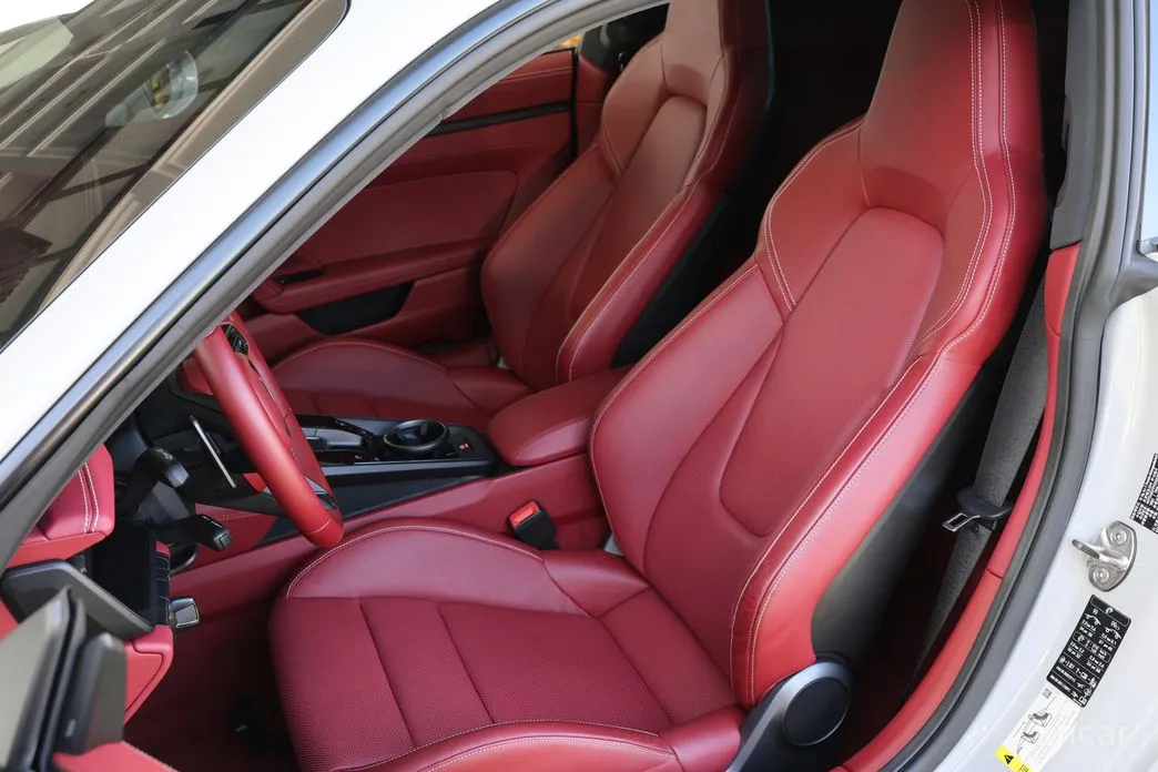 Porsche 911 2019 Carrera 4 GTS