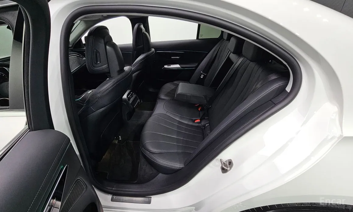 Mercedes-Benz E-Class 2024 E200 Avantgarde