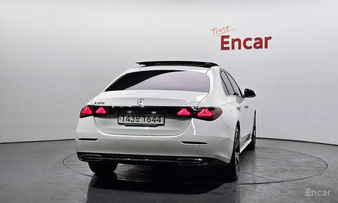 Mercedes-Benz E-Class 2024 E200 Avantgarde