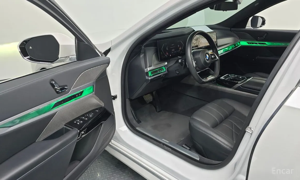 BMW 7 Series 2022 740i sDrive Design Pure Excellence