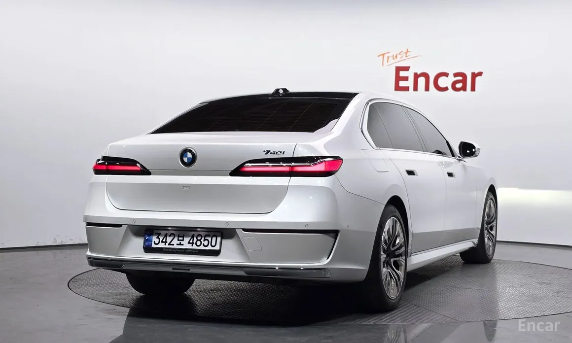 BMW 7 Series 2022 740i sDrive Design Pure Excellence