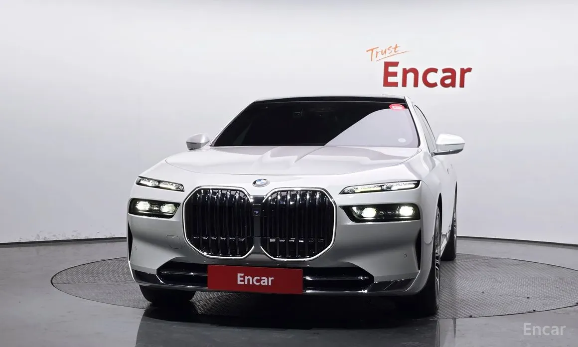 BMW 7 Series 2022 740i sDrive Design Pure Excellence