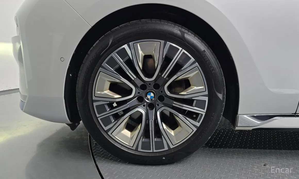 BMW 7 Series 2022 740i sDrive Design Pure Excellence