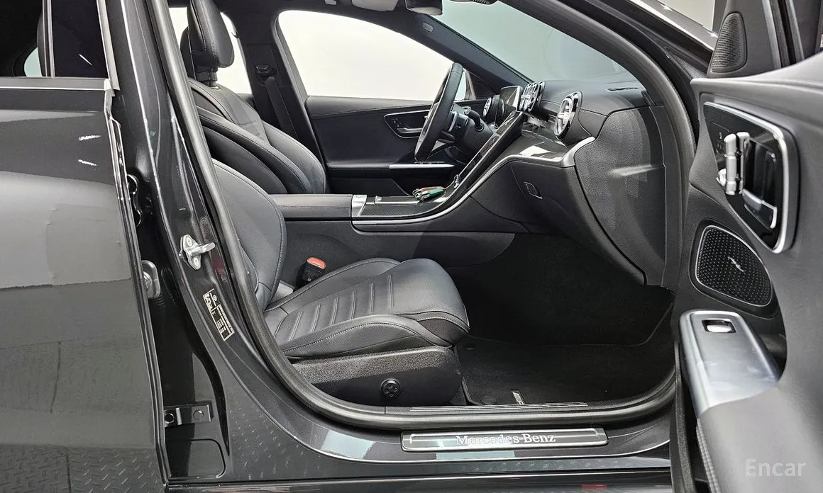 Mercedes-Benz C-Class 2022 C300 4MATIC AMG Line