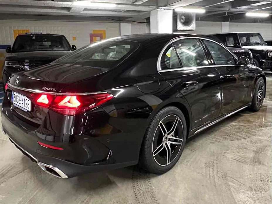 Mercedes-Benz E-Class 2024 E300 4MATIC AMG Line