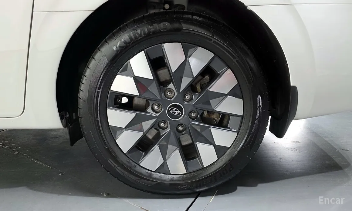 Hyundai Staria 2021 L3.5 Lounge 7-Seater