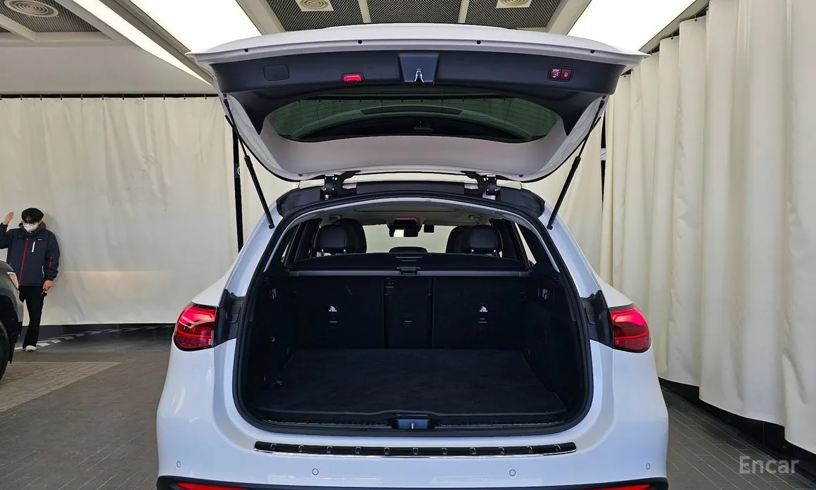 Mercedes-Benz GLC-Class 2023 GLC220 d 4MATIC