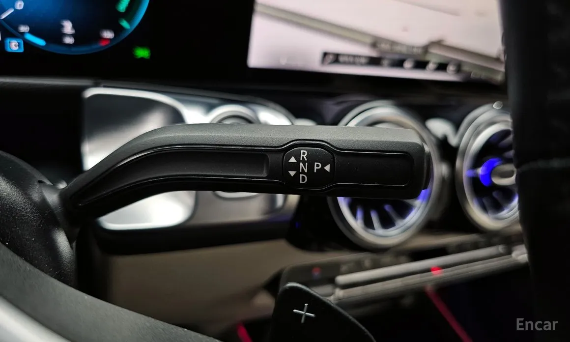 Mercedes-Benz GLB-Class 2020 GLB200 d