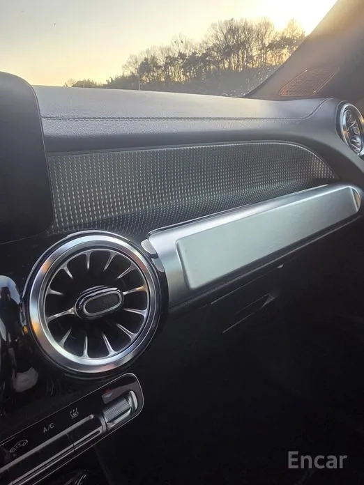 Mercedes-Benz EQB 2022 EQB300 4MATIC AMG Line