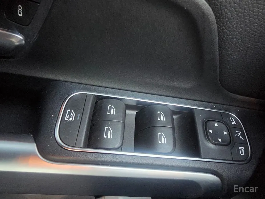 Mercedes-Benz EQB 2022 EQB300 4MATIC AMG Line