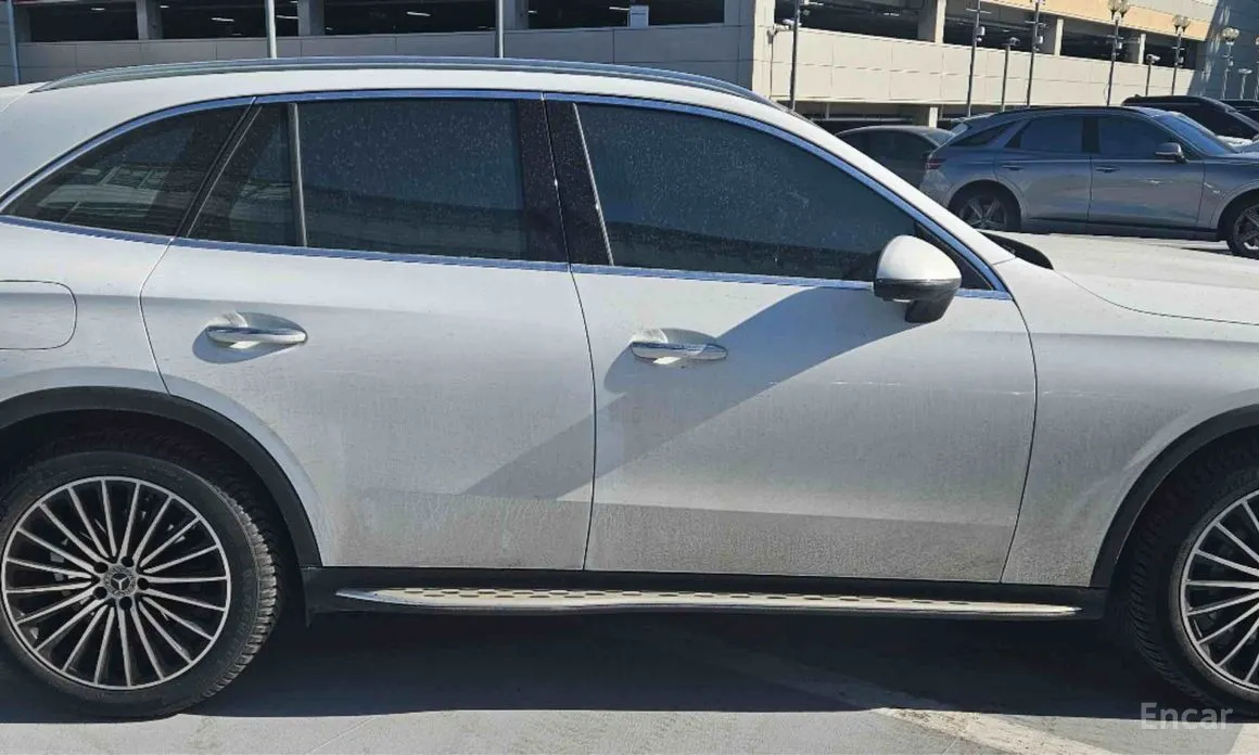 Mercedes-Benz GLC-Class 2023 GLC300 4MATIC AMG Line