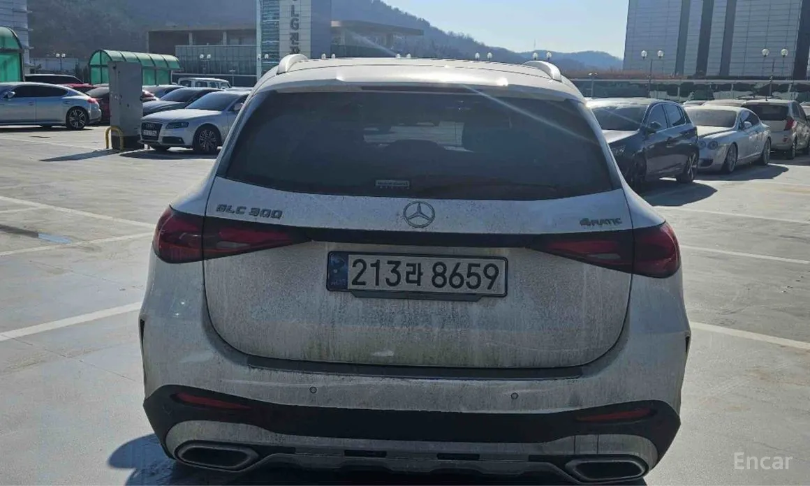 Mercedes-Benz GLC-Class 2023 GLC300 4MATIC AMG Line