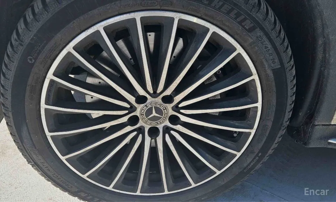 Mercedes-Benz GLC-Class 2023 GLC300 4MATIC AMG Line