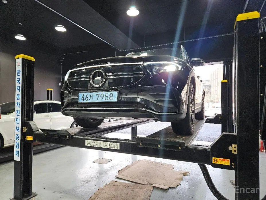 Mercedes-Benz EQB 2022 EQB300 4MATIC AMG Line