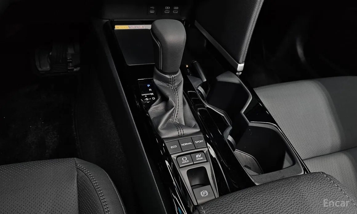 Toyota Camry 2024 2.5 XLE Hybrid