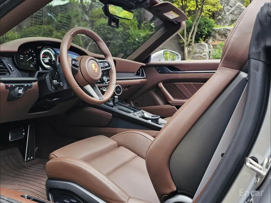 Porsche 911 2019 Carrera 4 GTS Cabriolet