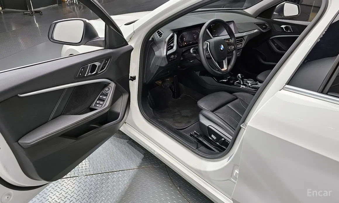 BMW 1 Series 2020 120i Advantage