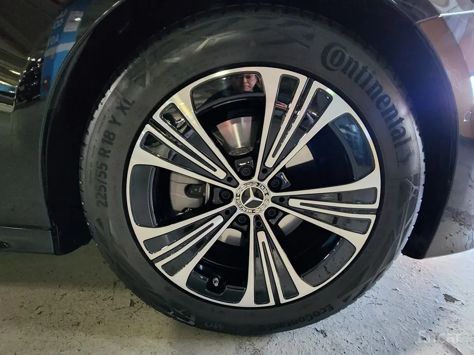 Mercedes-Benz E-Class 2024 E200 Avantgarde