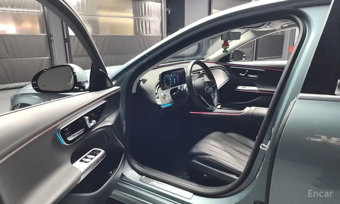 Mercedes-Benz E-Class 2024 E200 Avantgarde