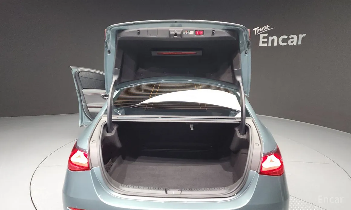 Mercedes-Benz E-Class 2024 E200 Avantgarde