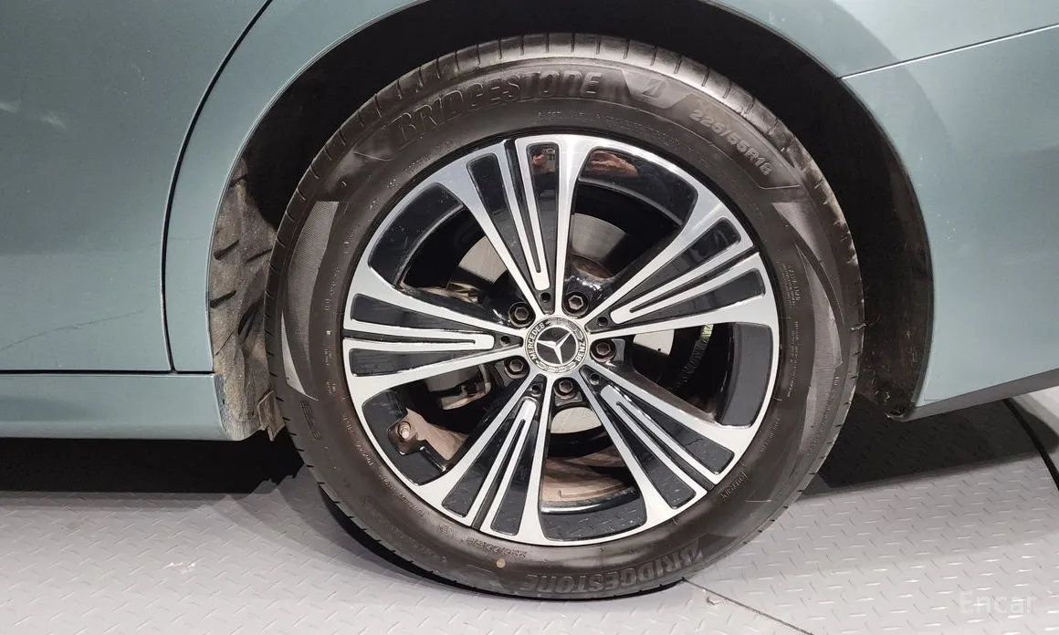 Mercedes-Benz E-Class 2024 E200 Avantgarde