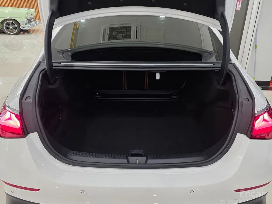 Mercedes-Benz E-Class 2024 E300 4MATIC AMG Line