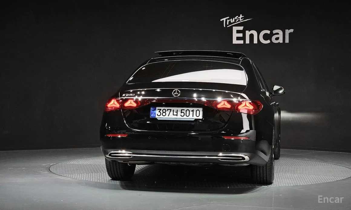 Mercedes-Benz E-Class 2024 E200 Avantgarde