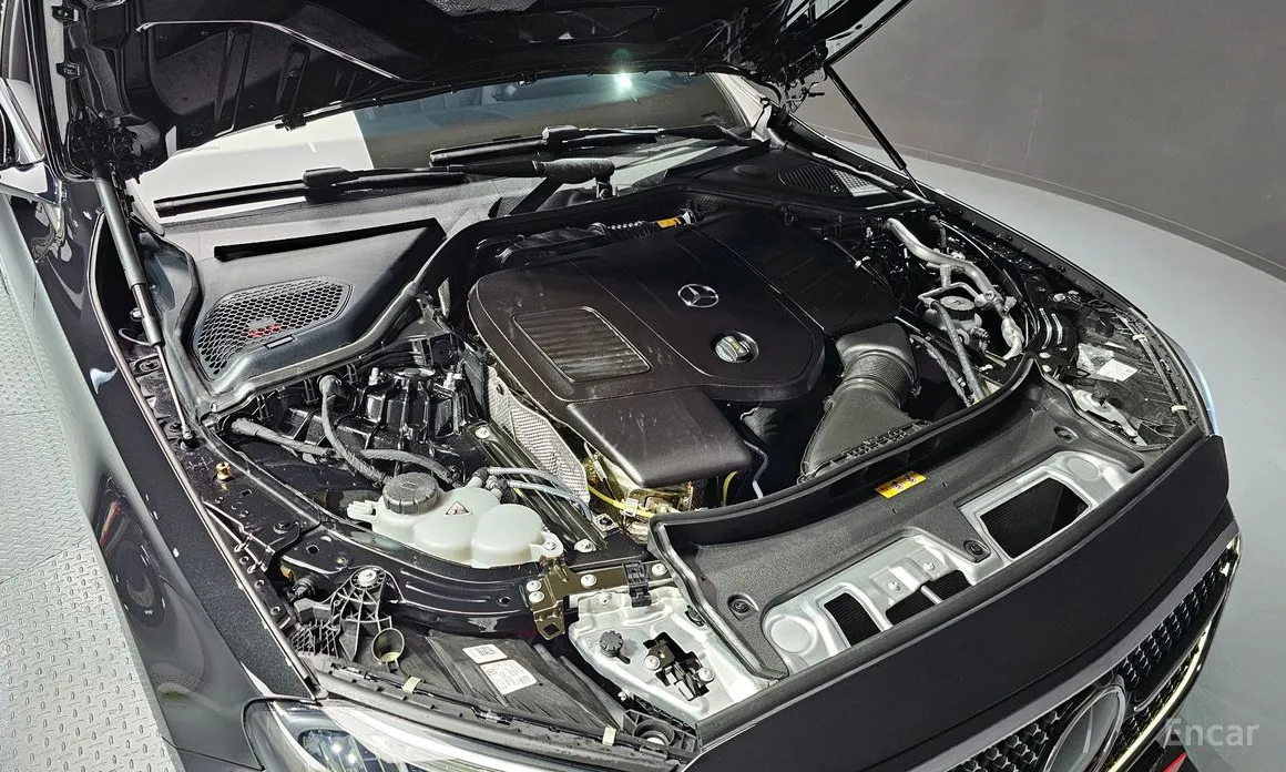 Mercedes-Benz E-Class 2024 E200 Avantgarde