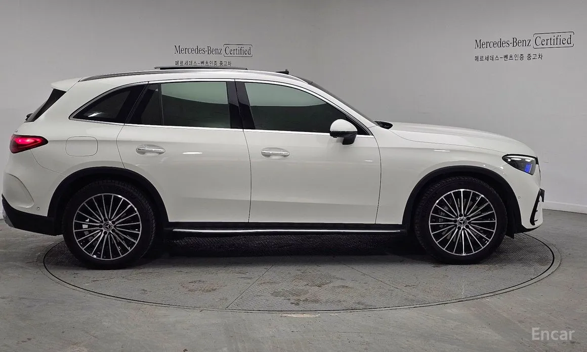 Mercedes-Benz GLC-Class 2023 GLC300 4MATIC AMG Line