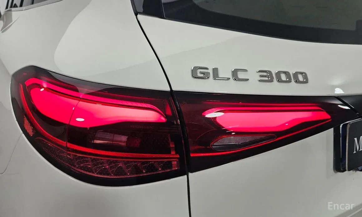 Mercedes-Benz GLC-Class 2023 GLC300 4MATIC AMG Line