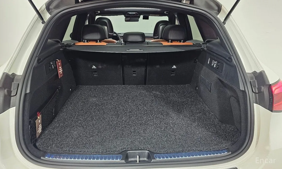 Mercedes-Benz GLC-Class 2023 GLC300 4MATIC AMG Line