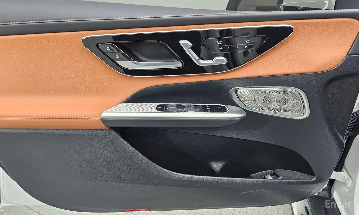 Mercedes-Benz GLC-Class 2023 GLC300 4MATIC AMG Line