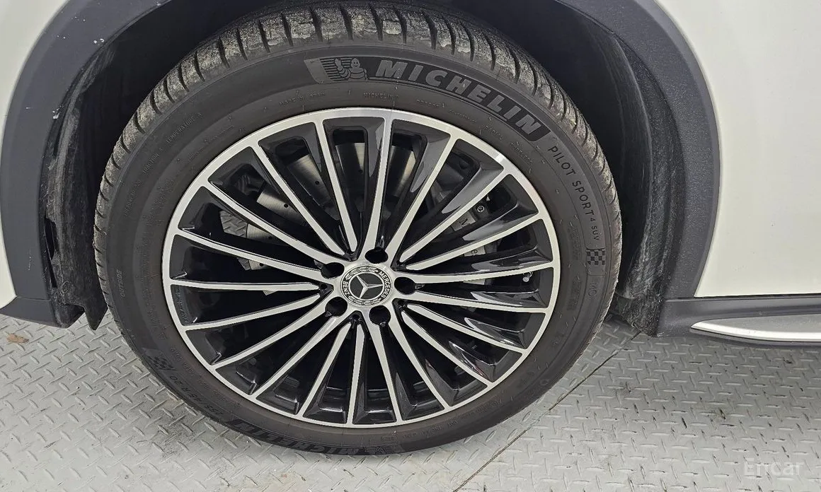 Mercedes-Benz GLC-Class 2023 GLC300 4MATIC AMG Line