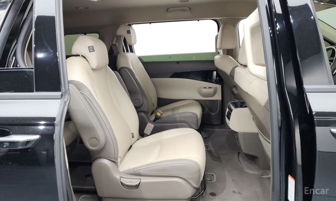 Kia Carnival 2023 9-Seater Signature