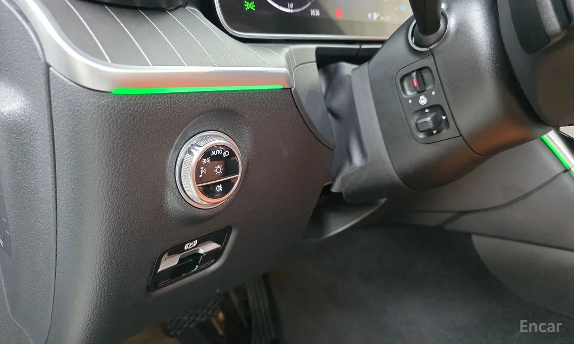 Mercedes-Benz C-Class 2022 C200 4MATIC Avantgarde