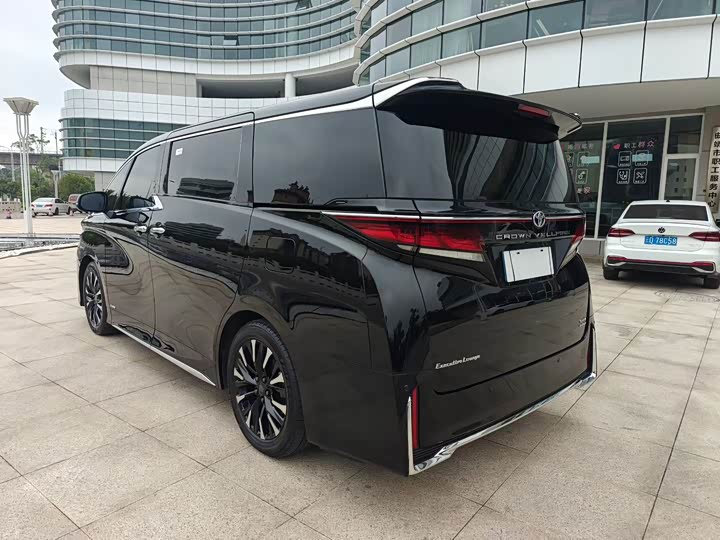 Toyota Vellfire 2024 2024款 皇冠 双擎 2.5L 至尊行政版