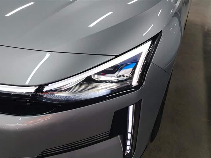 Geely Galaxy L6 2025 2025款 EM-i 140km 探索+版