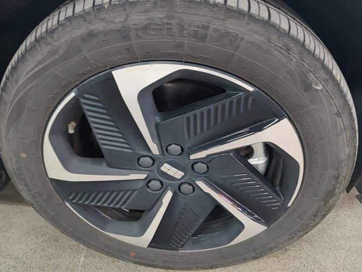 Geely Galaxy L6 2025 2025款 EM-i 140km 探索+版