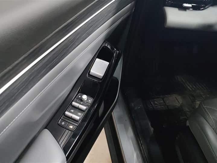 Geely Galaxy L6 2025 2025款 EM-i 140km 探索+版