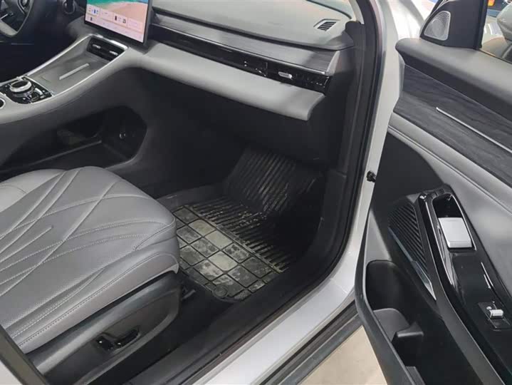 Geely Galaxy L6 2025 2025款 EM-i 140km 探索+版