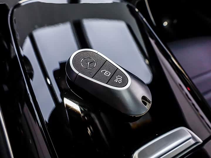 Mercedes-Benz GLC-Class Coupe 2025 2025款 GLC 260 4MATIC 轿跑SUV