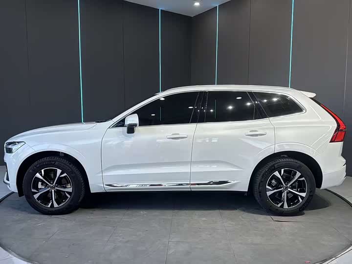 Volvo XC60 2026 2026款 B5 四驱智逸豪华版